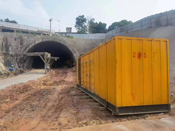 平山发电机出租自启装置的工作原理是什么？