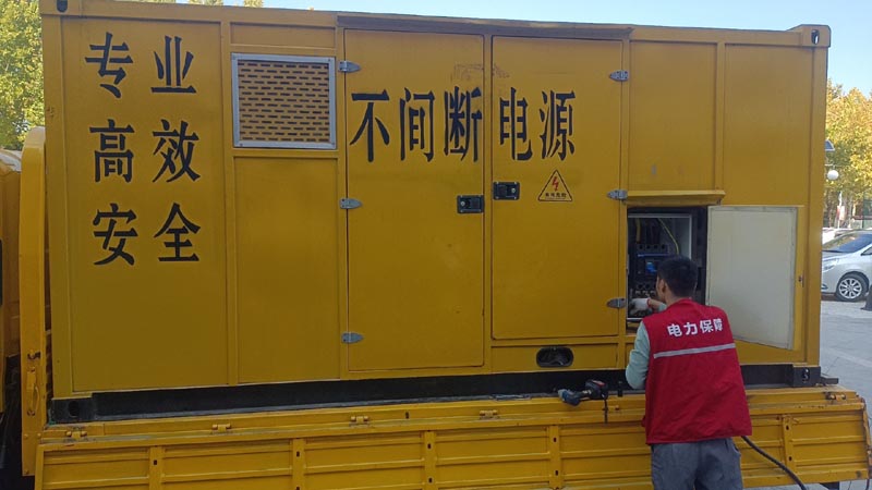 平山柴油发电机组和UPS电源配合使用时，如何避免切换过程中的电力中断？