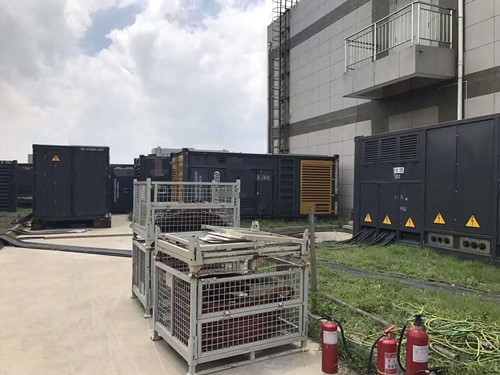 平山除了定期检查，还有哪些方法可以及时发现接触式转速表探头的磨损？