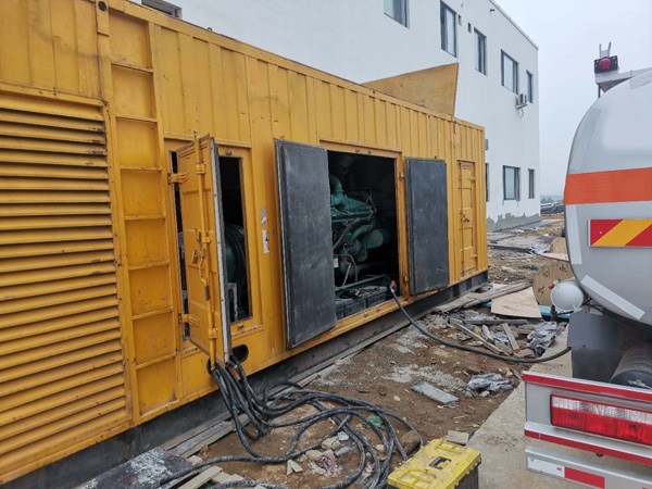 平山如何判断调压板增益参数的设置是否合理？