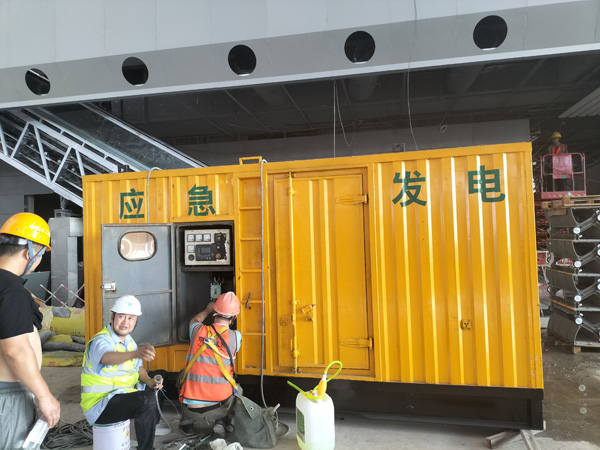 平山怎样判断空气滤清器是否需要更换？