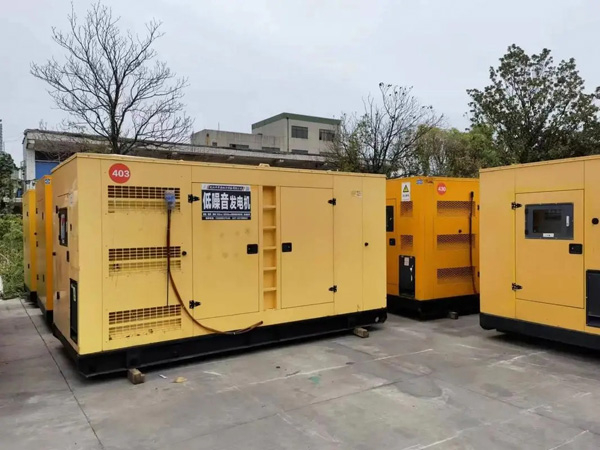 平山如何检查柴油发电机的空气滤清器是否需要更换？