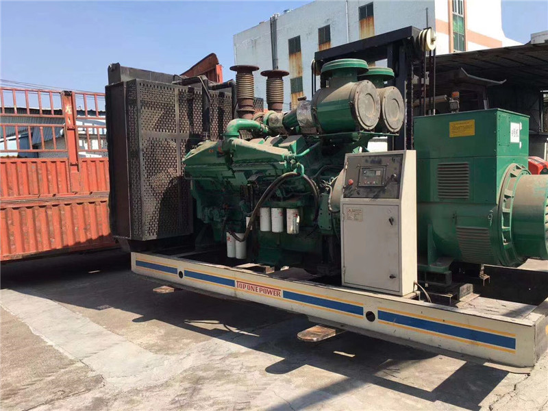 平山如何判断柴油发电机组的机油温度是否达到了合适的预热温度?