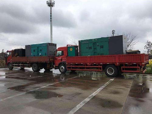 平山涂抹密封胶后，需要等待多长时间才能安装水冷式机油散热器密封件？