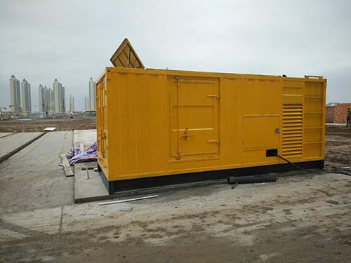 平山合同中关于乙方责任导致工期延误的赔偿标准应该如何制定？